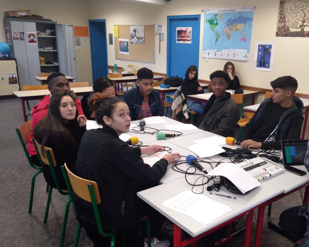 « Radio Signoret », débats et reportages avec les lycéens de Bressuire